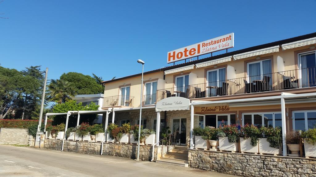 Hotel Zlatna Vala Umago Exterior foto